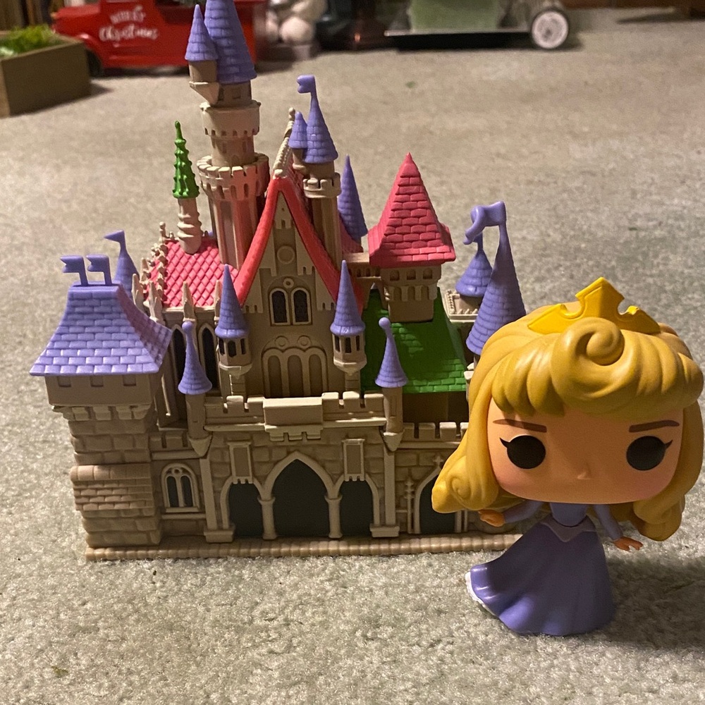 Funko pop sleeping beauty and castle no box